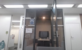 【東京本社】定期的な面談を実施する面談スペースです。