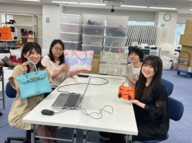 みんなで協力してオークション運営を成功させます。