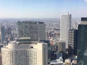 【新宿オフィス】西新宿駅から徒歩1分以内。オフィスは43階で東京の街が一望できます。