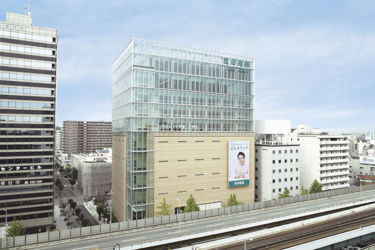 【本社研究所】電車からもよく目立つ、大きな看板が目印です！