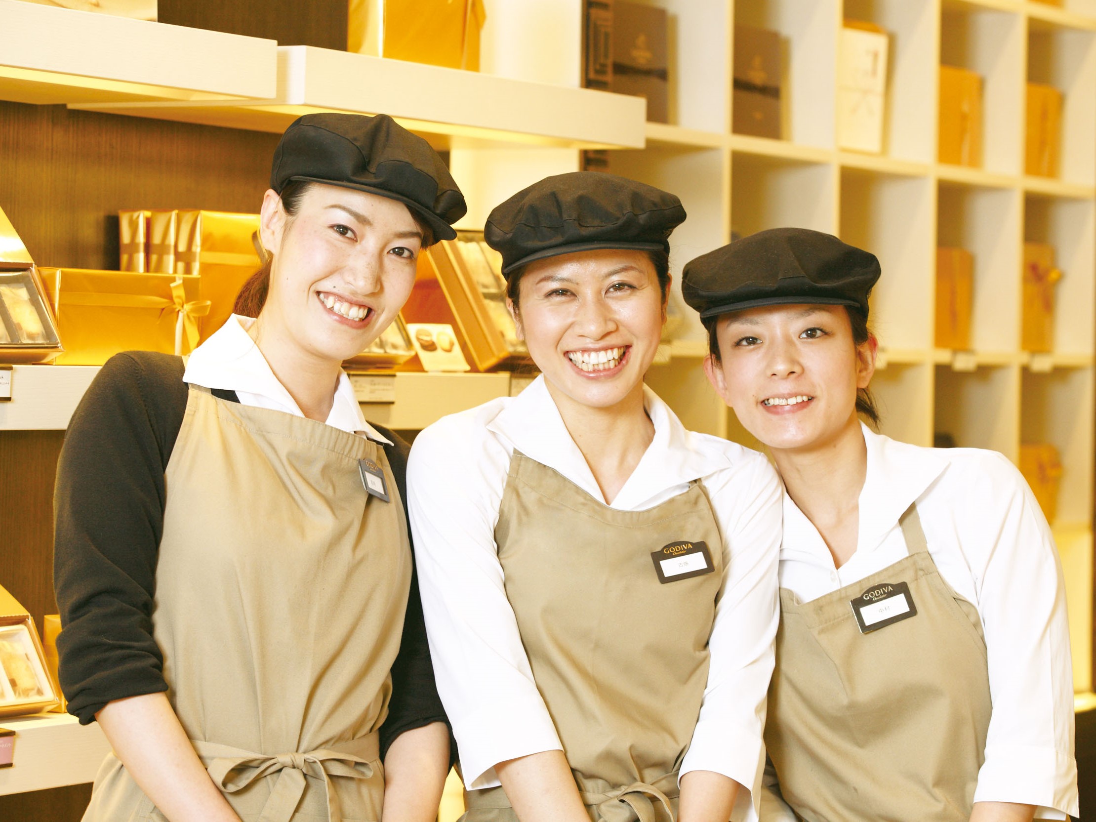 職場は比較的大きな店舗です。必ずサポートする方がいますのでご安心ください。