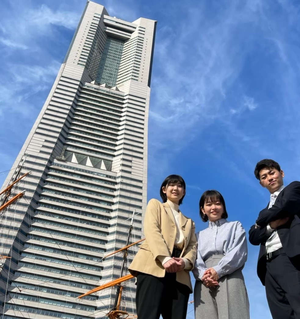 本社の外観です。本社は横浜のランドマークタワー！