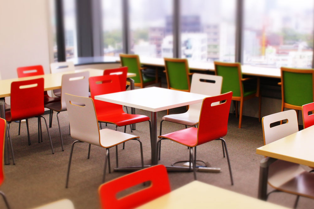【休憩室】年齢や役職に関係なく、親しみやすい雰囲気の社員が非常に多い職場です。